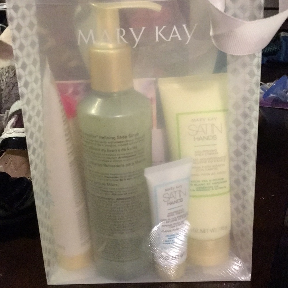 Mary Kay satin set